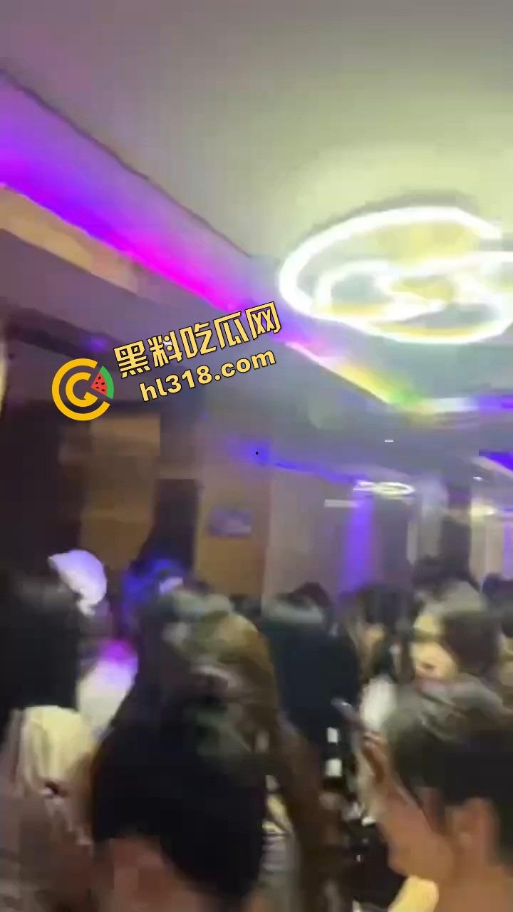 魔都永利party k凌晨免费喝酒，300妹子随便选600块一小时，上海男人的快乐太简单了！-3