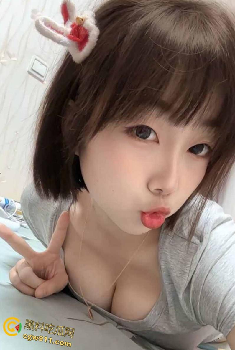 山东师范大学高颜值学生妹【徐璐】，在校下海低价卖逼，只需300就能狂操一次，堪称校园公交车 ！-4