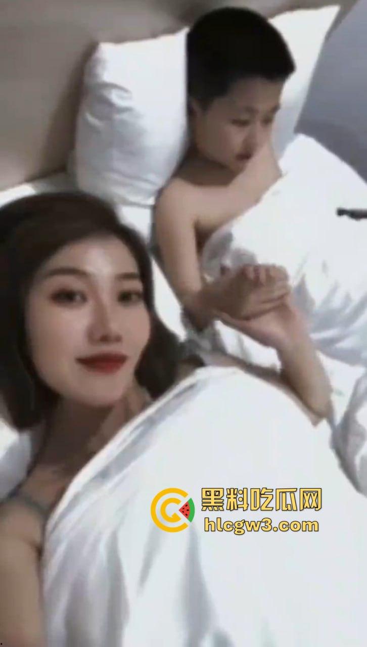 山西长治模范教师成教育界耻辱 张老师出轨男学生床照丑闻曝光 小屁孩都敢搞，露骨聊天记录看完全校轰动！-14