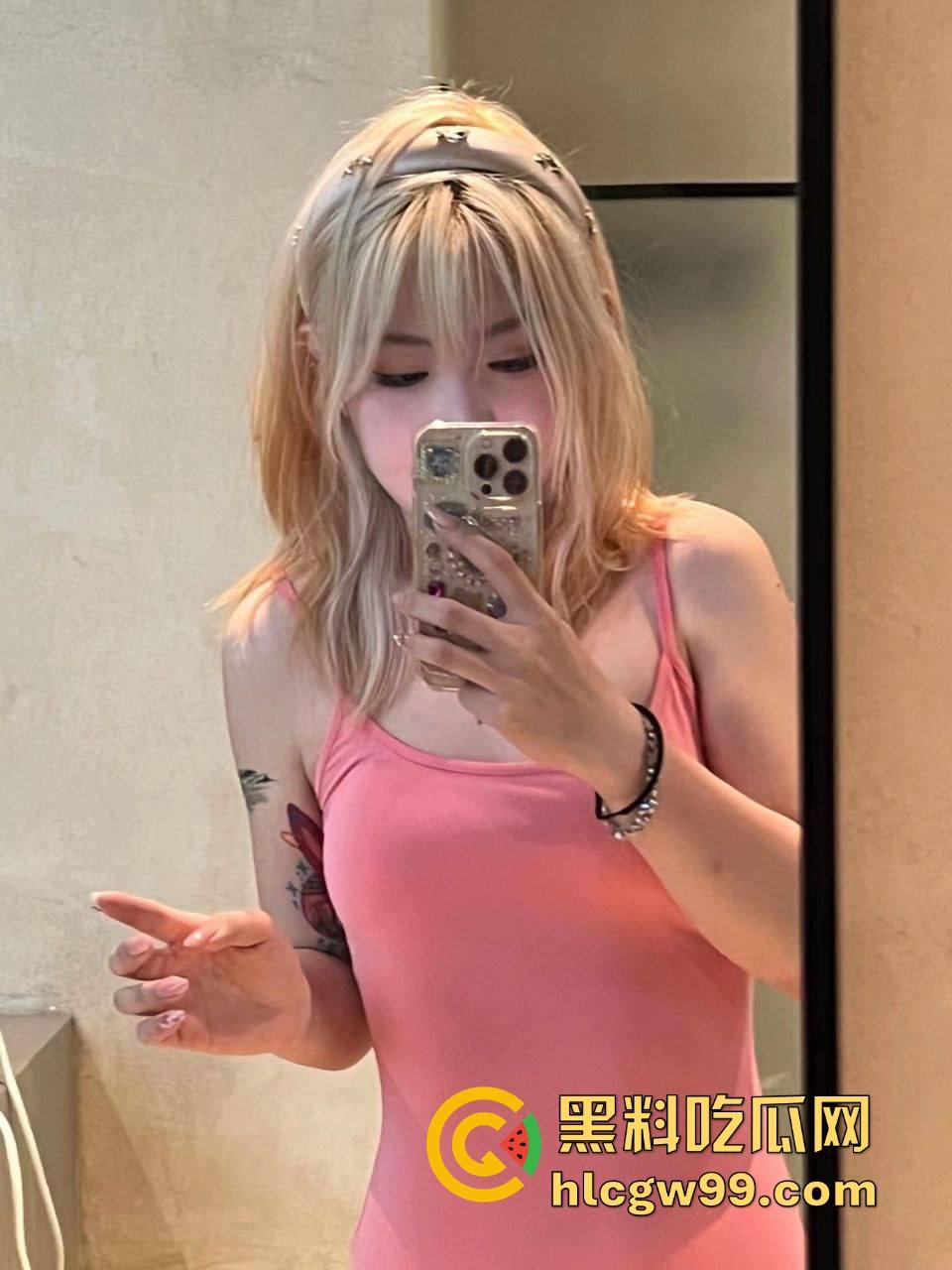 广西极品精神小妹【田田】跪舔深喉被操哭，白嫩小穴被男友后入猛干，掐脖爆操粉嫩白虎穴被狂怼到翻白眼！-1