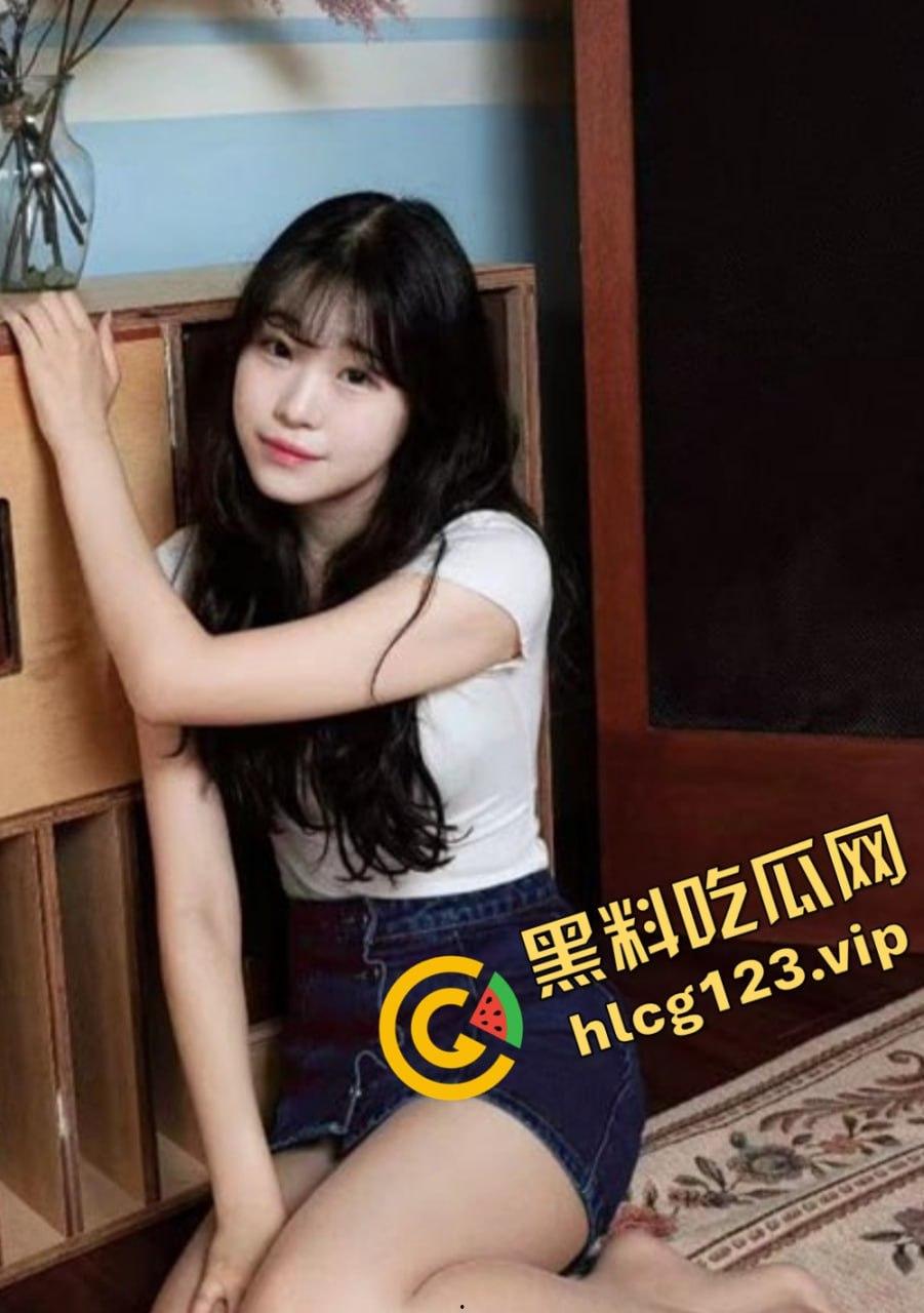 韩国甜美美女【朴泰恩】与教练3P激情流出！清纯外表下的骚气爆发，酒店疯狂摇摆淫叫不断！-1