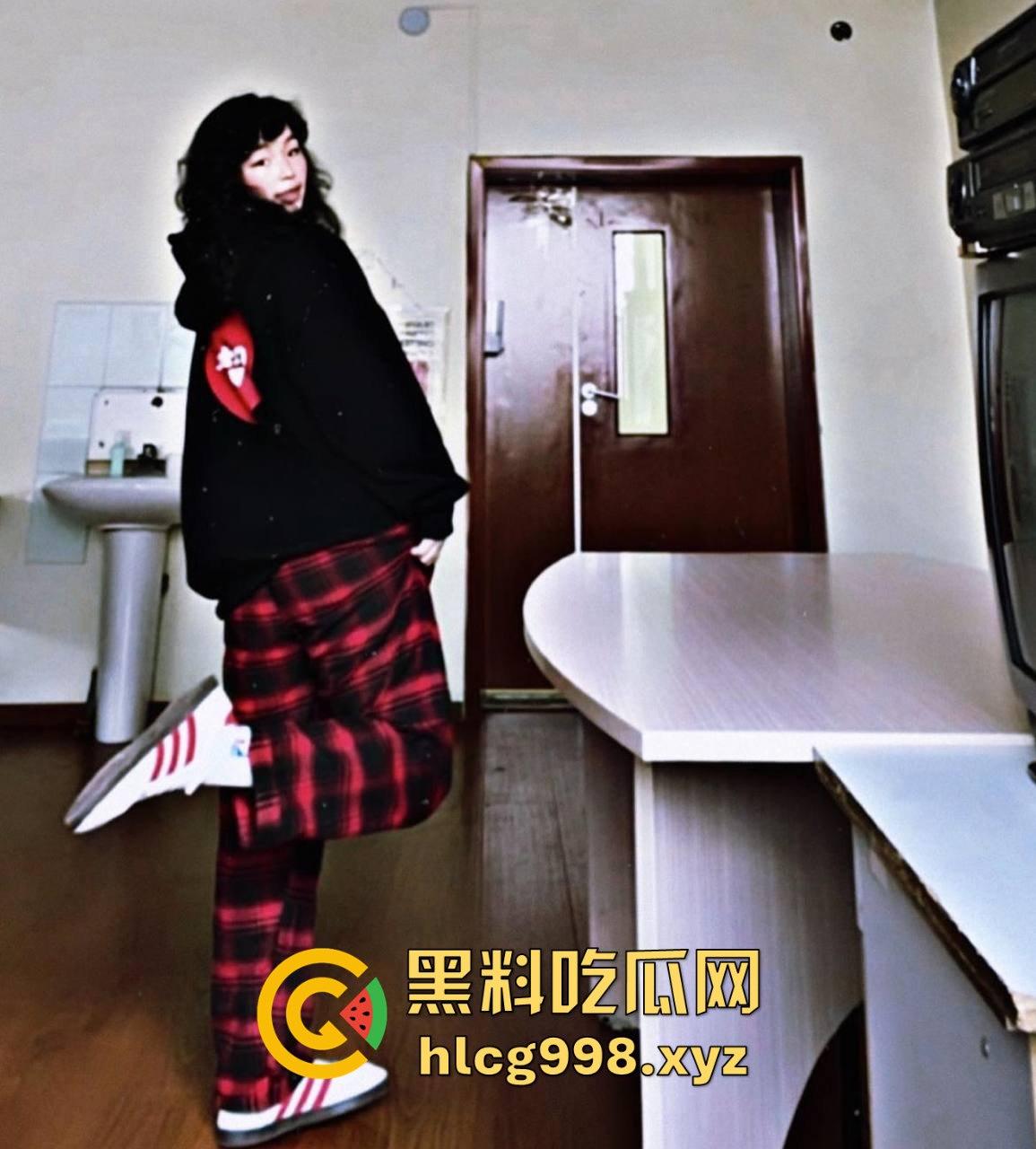 西藏20岁火辣妹子【诺诺熙】闺蜜换夫!四人激情交换视频曝光,玩得毫无底线!-2