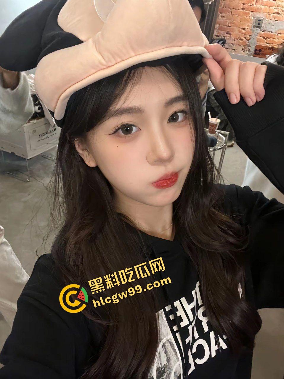 哈工大反差女大露出癖母狗『林楚涵』宿舍内刺激露奶，骚闺蜜帮拍渔网站立后入暴操！独家曝光流出！-1