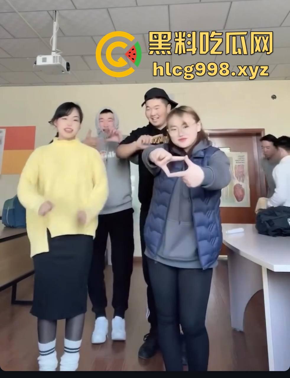 西藏20岁火辣妹子【诺诺熙】闺蜜换夫!四人激情交换视频曝光,玩得毫无底线!-3