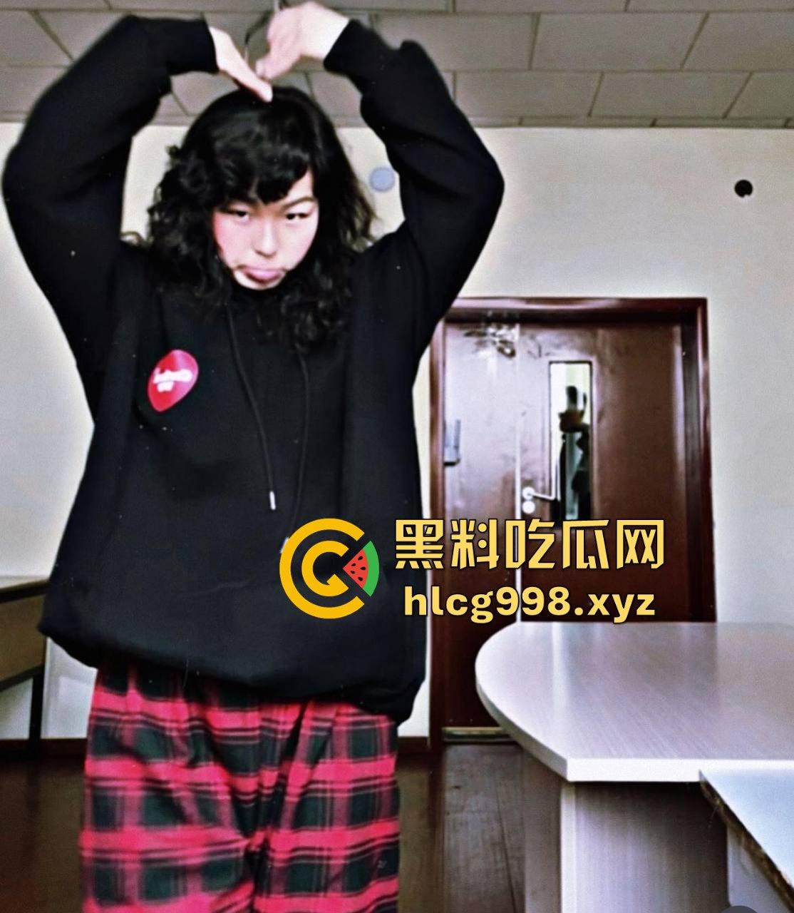 西藏20岁火辣妹子【诺诺熙】闺蜜换夫!四人激情交换视频曝光,玩得毫无底线!-6