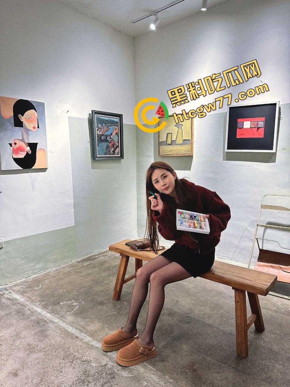 眼镜妹就是骚啊 光是这个表情就让你受不了 一看平时就没少磨练啊 跟魅魔一样像是个无法满足的容器！-3