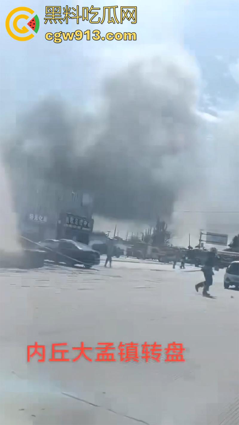 河北邢台内丘县，发生特大爆炸事件，现场浓烟滚滚还有烟花爆竹声，疑似废品收购站起火导致！-4