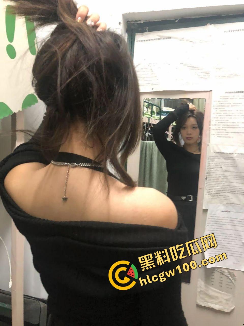 山西工程职业反差婊骚鸡【林依婷】高中破处母狗出师，深喉口爆渔网袜极致夹吸鸡巴！独家曝光流出！-2