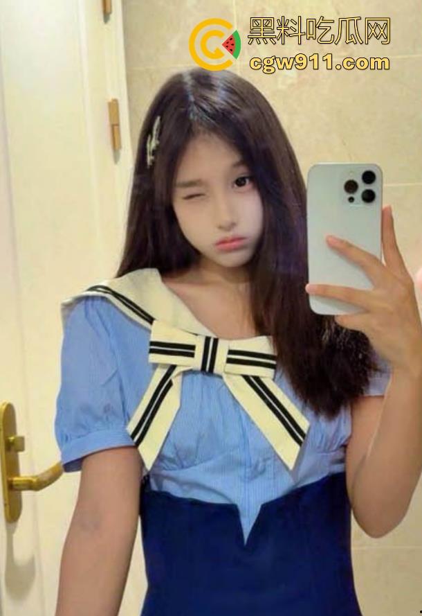 电梯惊心动魄的操妹经历,电梯里逮着妹妹不放,使劲揉搓后入猛插,刺激无比!-3