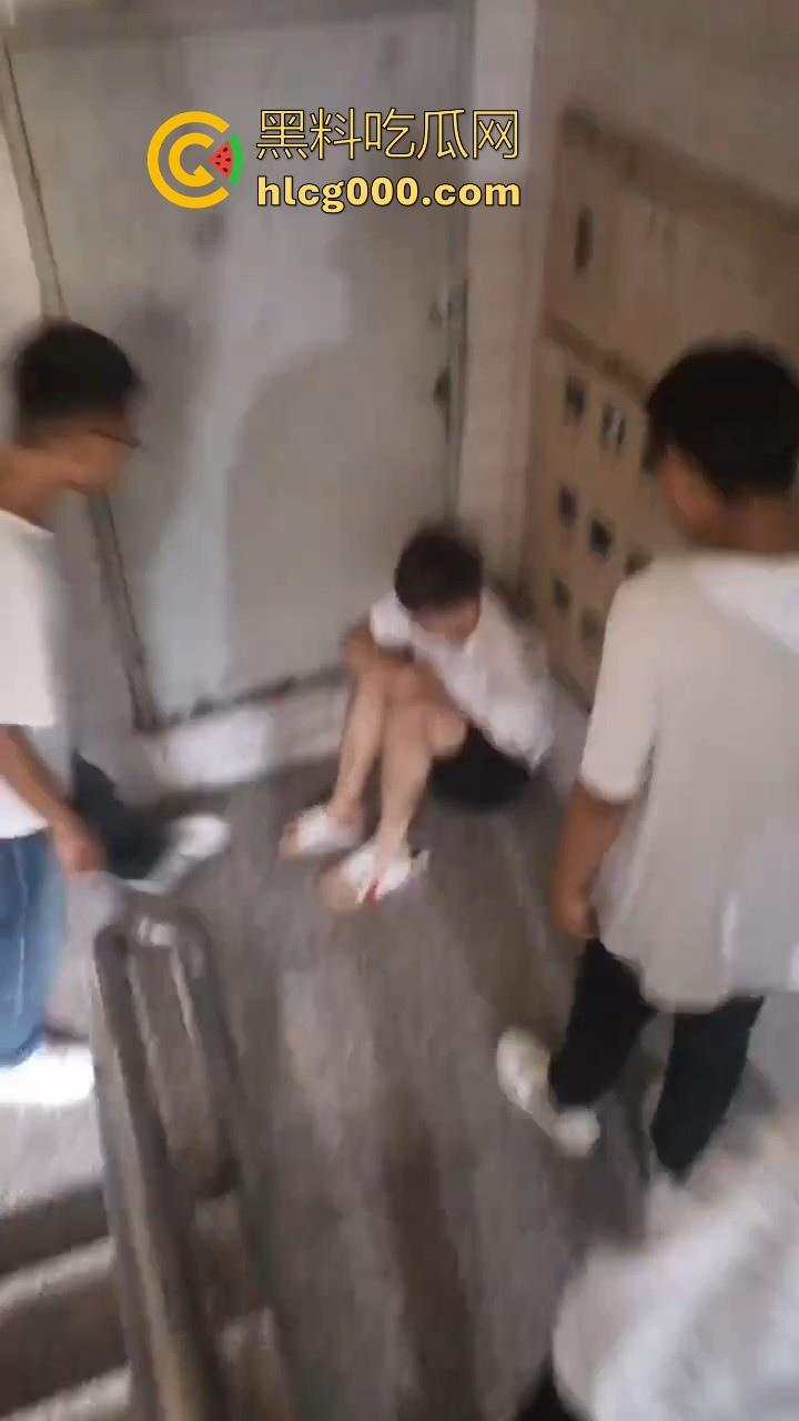 黑龙江绥化市三中，一未成年学生因没有带说好的烟，被多名同学多次霸凌，就敢欺负老实人是吧！-1