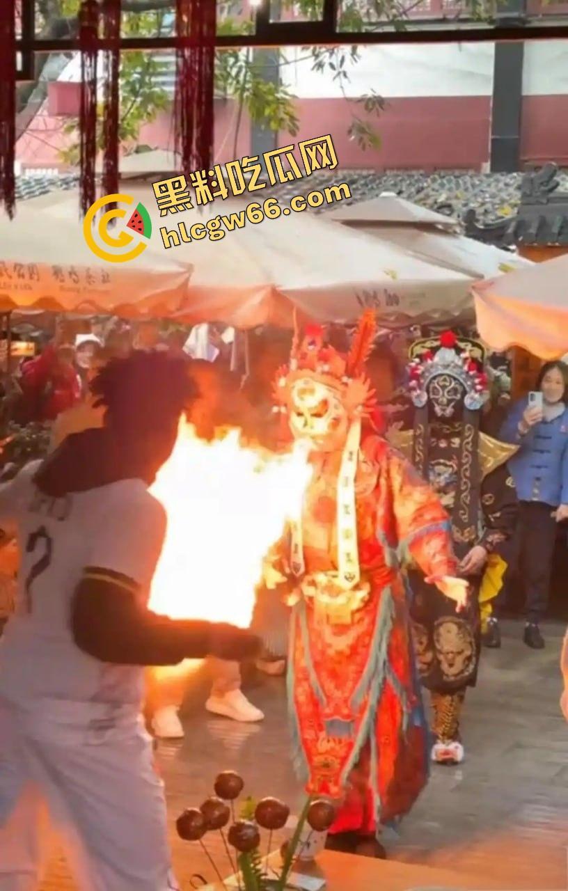 成都二次元cos骚女脑残犯贱，拉甲亢哥狂喷尼哥爱白妞，抽象下流嘴贱没底线，外网炸锅骂她婊子日本人！-8