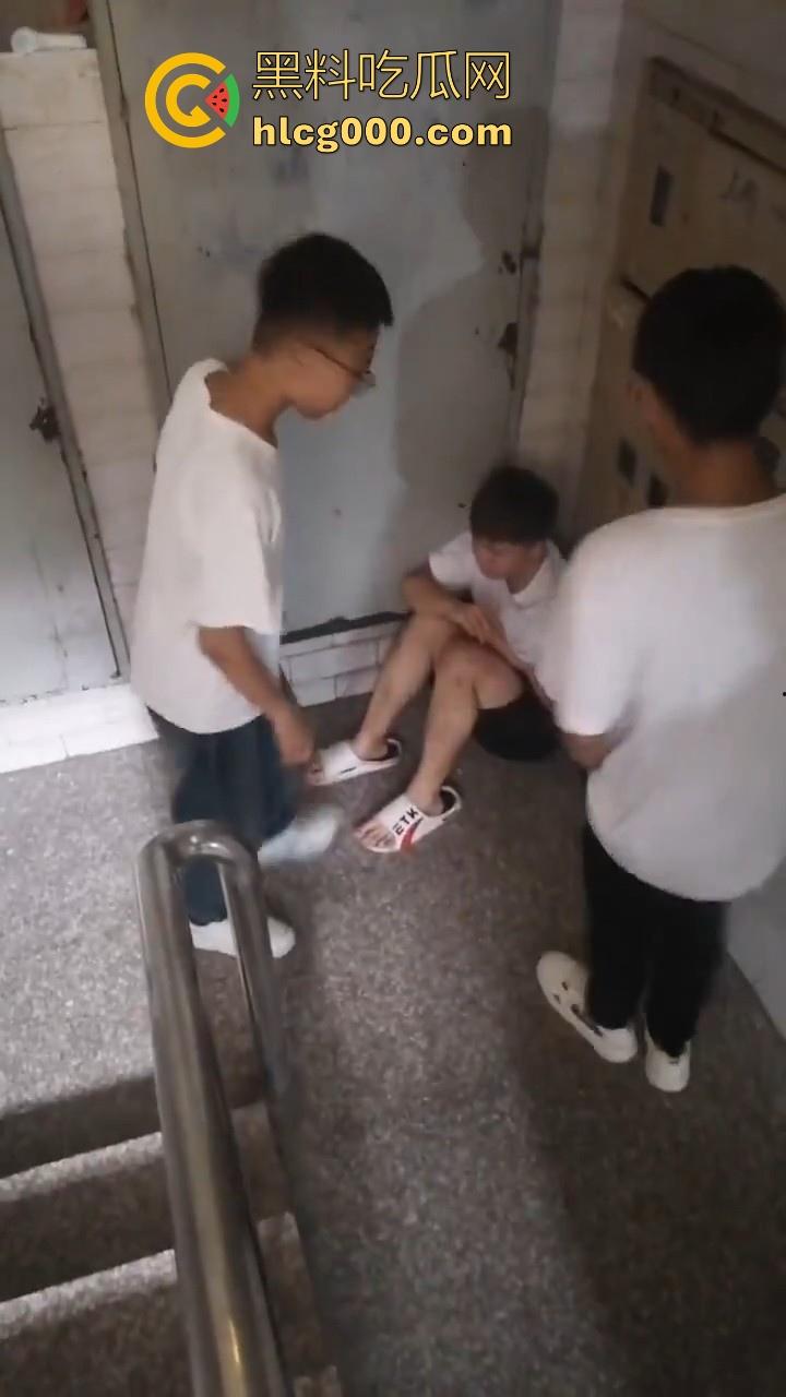 黑龙江绥化市三中，一未成年学生因没有带说好的烟，被多名同学多次霸凌，就敢欺负老实人是吧！-3