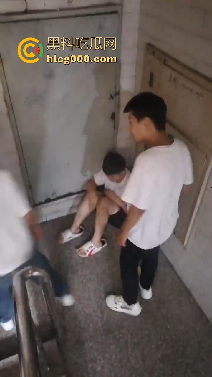 黑龙江绥化市三中，一未成年学生因没有带说好的烟，被多名同学多次霸凌，就敢欺负老实人是吧！-6