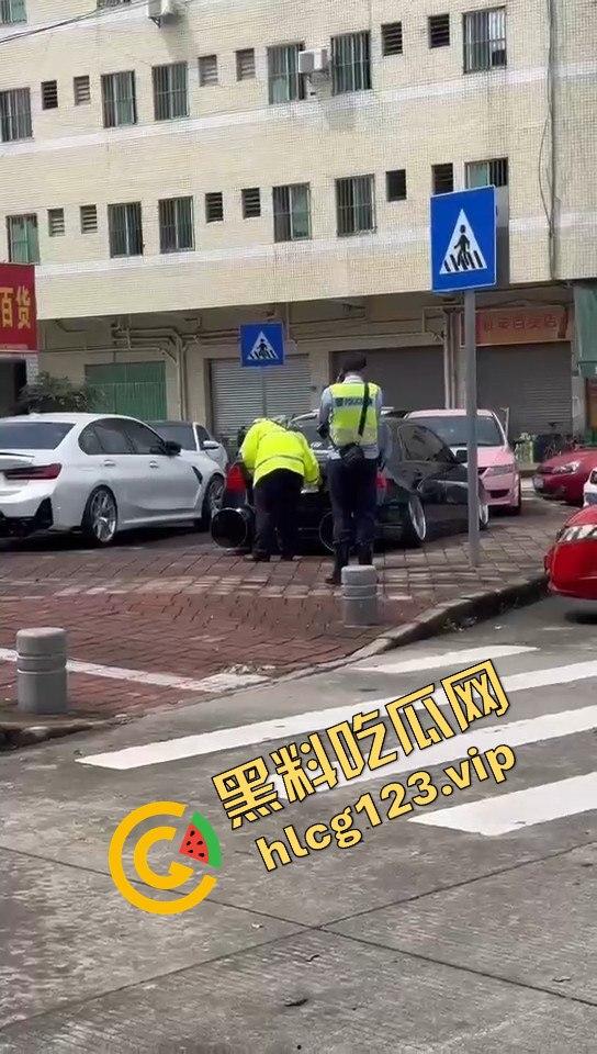 广东抖音网红改装车离谱！排气孔大到能塞下一个人，玩得也太过分了吧！-12