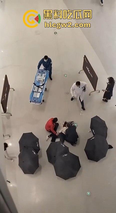 济宁新开商场小女孩从四楼坠落，不幸离世，疑因电梯事故酿成悲剧！-12