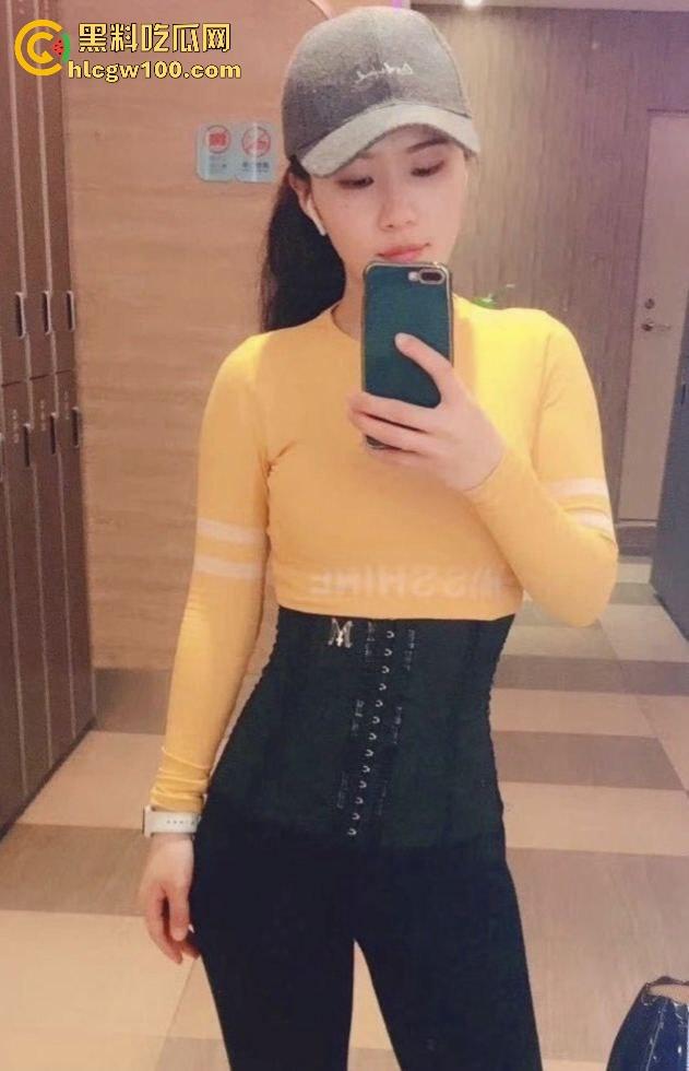 南京瑜伽教练【kioco】冷艳少妇就是个骚蹄子 钓了半年重金拿下 上床后主动求插骚穴喷到高潮连舔带操！-3