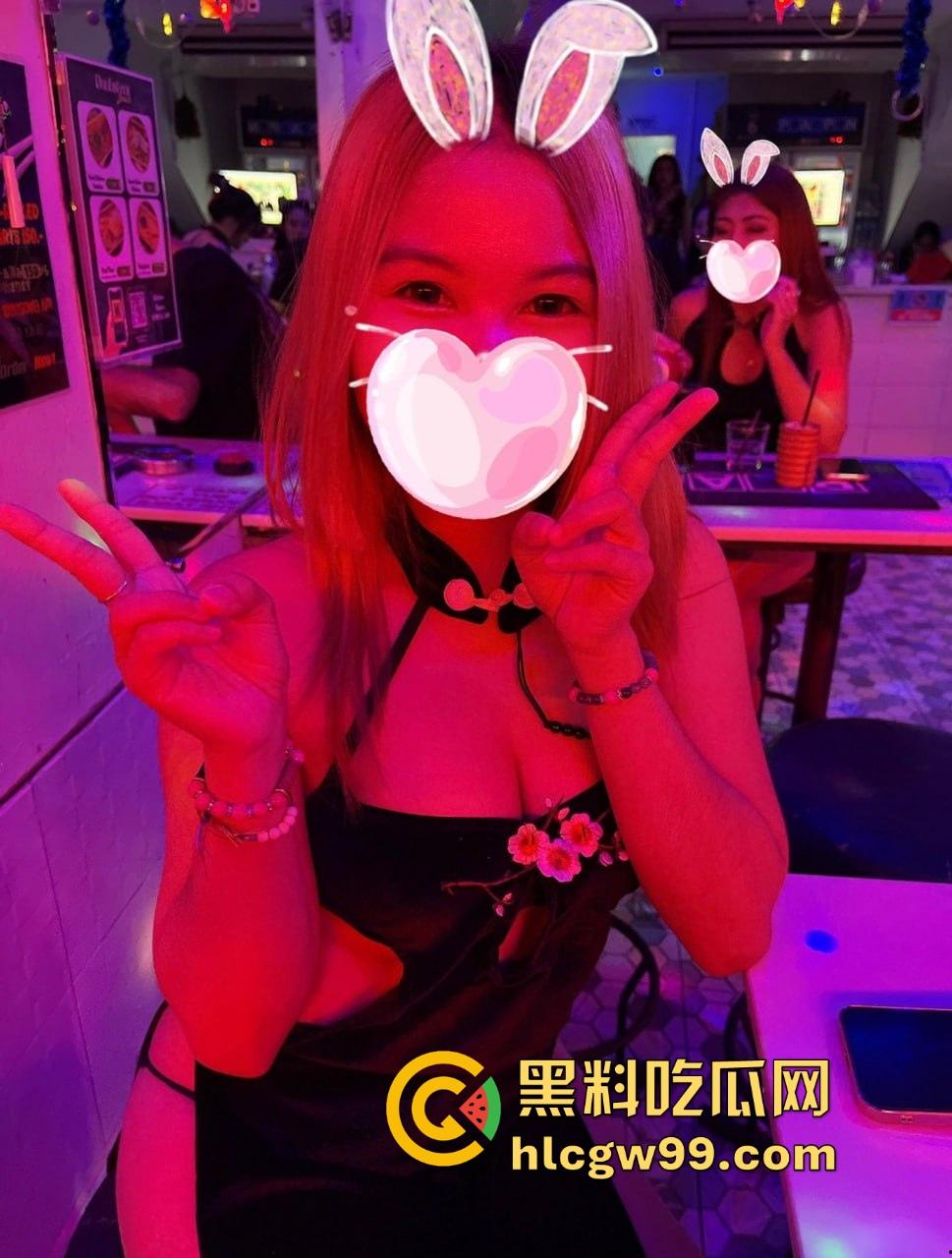 泰国红灯区的美女都快饿死了？少了国人宠爱，只能天天吃洋屌，一点中餐吃不到，摸下面看GG还是MM直接验货！-1