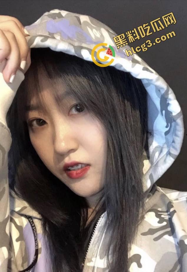 上海交通大学极品反差婊『徐雅茹』肉眼可见的骚 不雅性爱合集通通泄密流出！-1