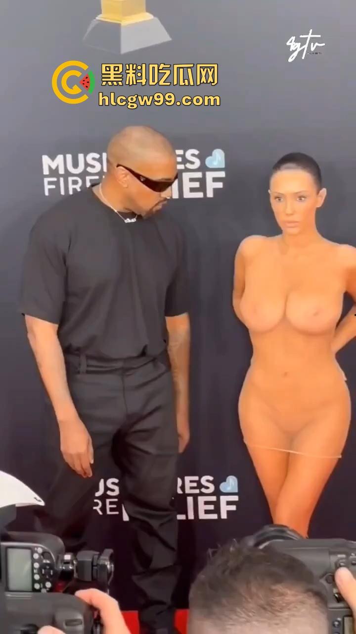 侃爷的老婆在格莱美颁奖典礼造型曝光，一次比一次严重了，基本全裸了，这是侃爷有绿帽倾向还是比安卡有暴露癖？-7