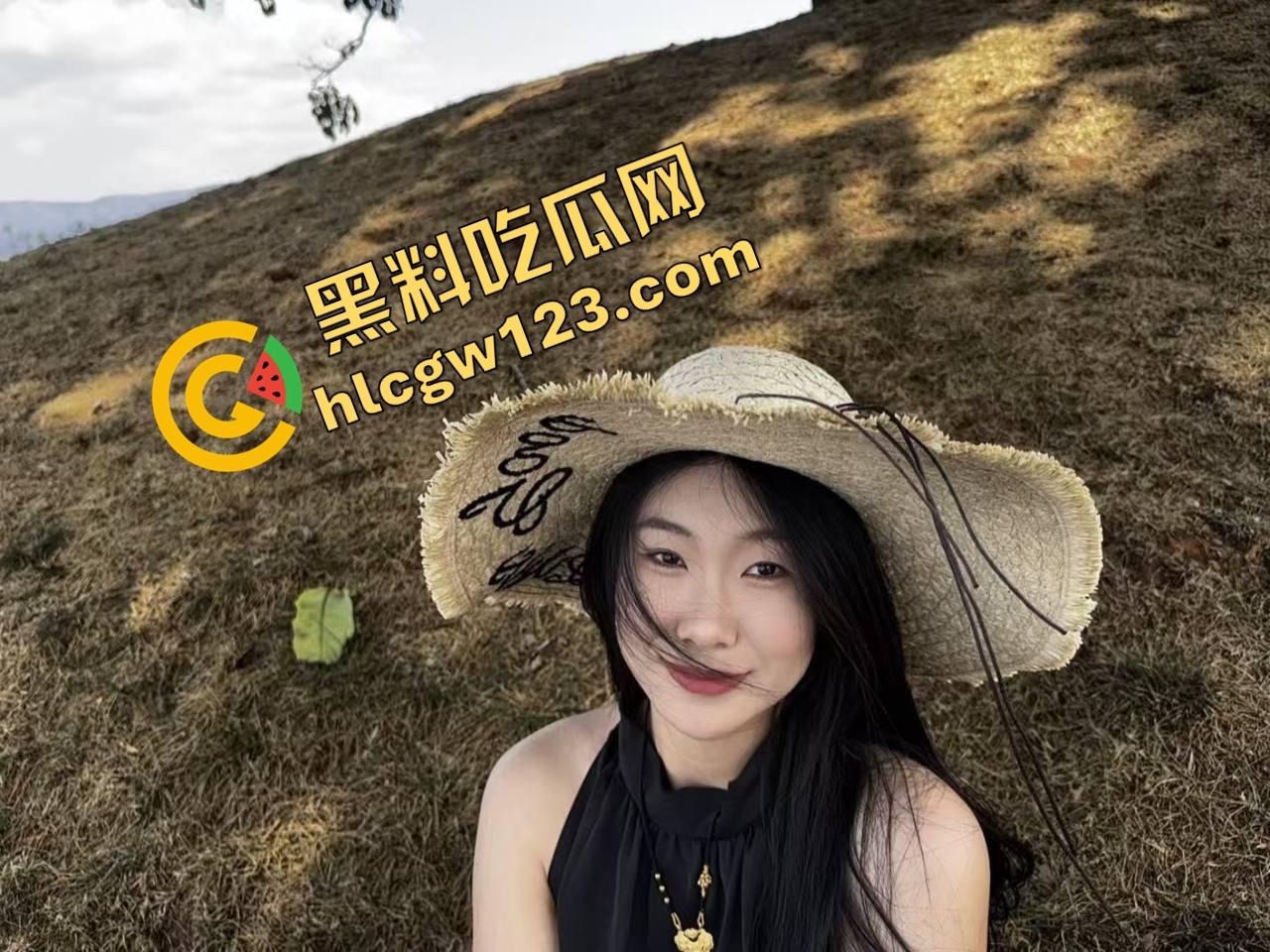 闺蜜双人床上大战，一根双头鸡巴插爆俩逼，谁都不当受，轮着干，姐妹变炮友这才叫姐妹情深！-2