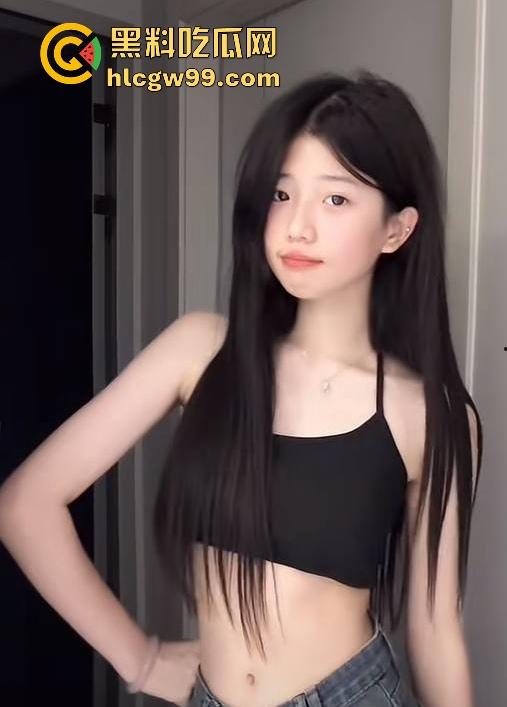 抖音清纯网红 【小妍my】榜一大哥私拍视频流出 隔着袜子舔自己的嫩足 表面乖巧小妹妹 私下这么淫荡!-7