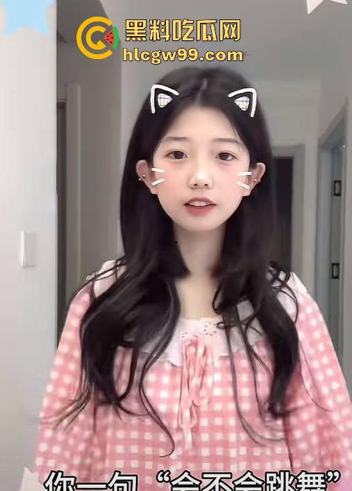 抖音清纯网红 【小妍my】榜一大哥私拍视频流出 隔着袜子舔自己的嫩足 表面乖巧小妹妹 私下这么淫荡!-8