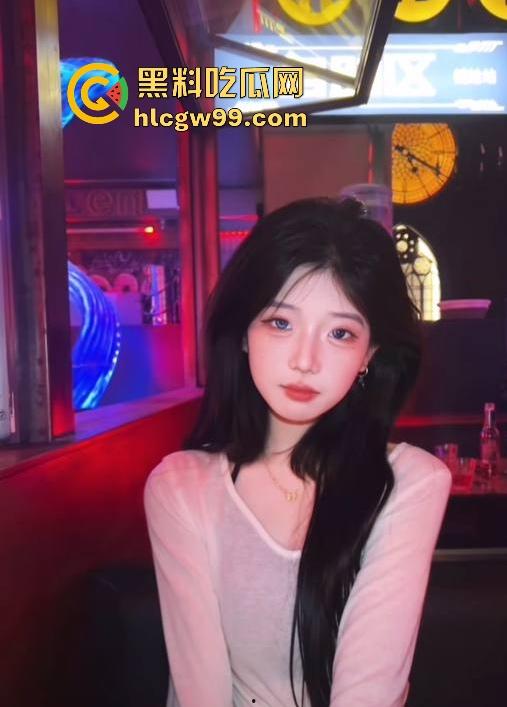 抖音清纯网红 【小妍my】榜一大哥私拍视频流出 隔着袜子舔自己的嫩足 表面乖巧小妹妹 私下这么淫荡!-9