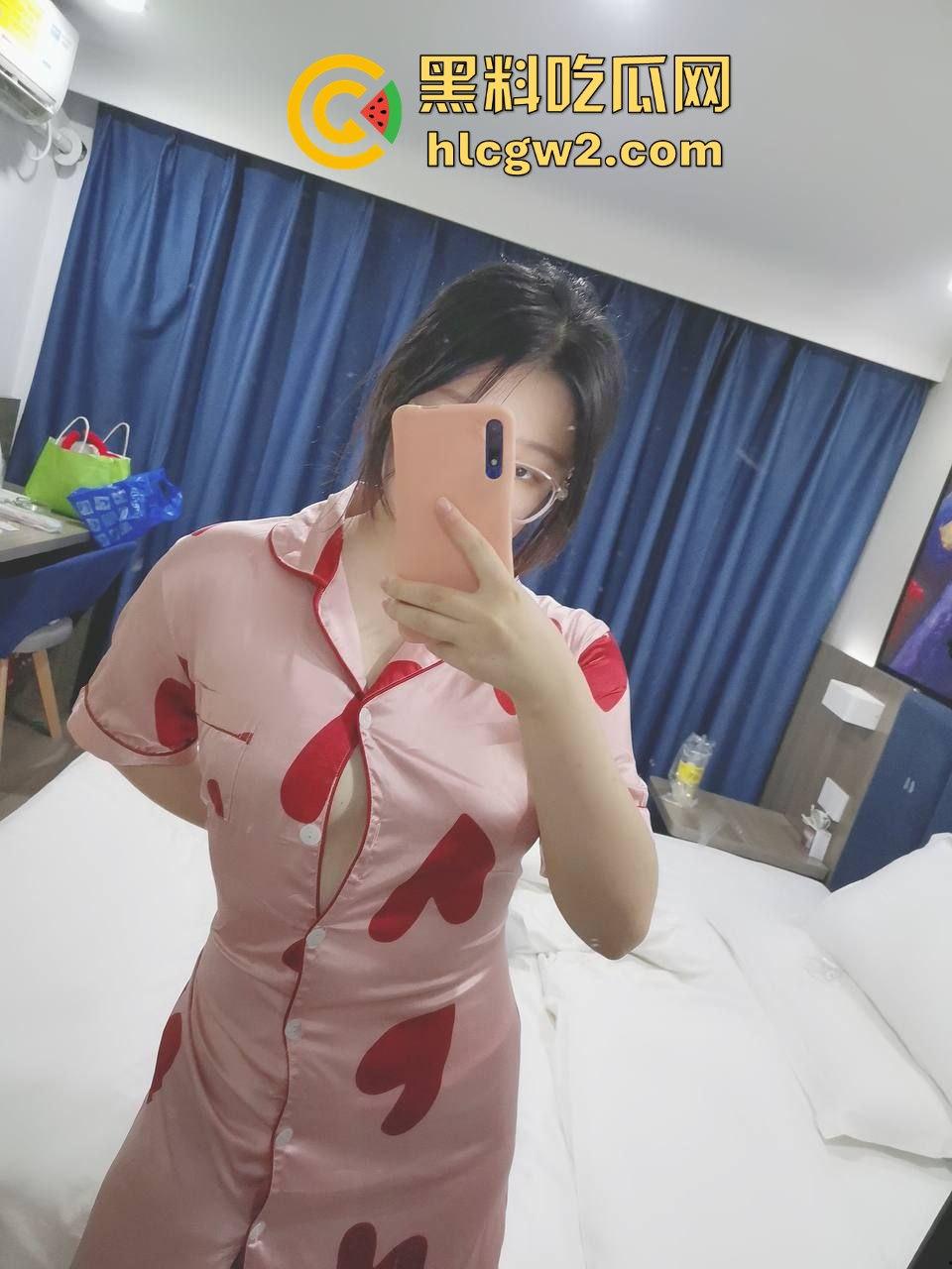 瓜友投稿酒店约炮极品良家人妻 无套直入内射 骚逼水多夹得紧 干得小少妇娇喘不止 爽到飞起！-1