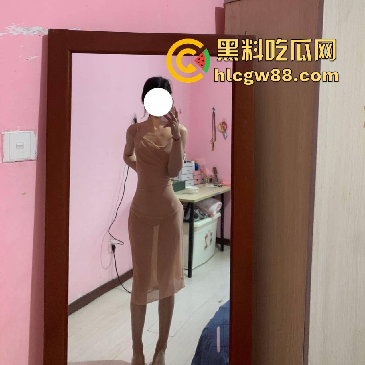 苏州大学校花级学妹『谢赛雅』竟是外围福利姬，私下淫得不行，大尺度福利影片狂吸金，金主专享空降服务！-14