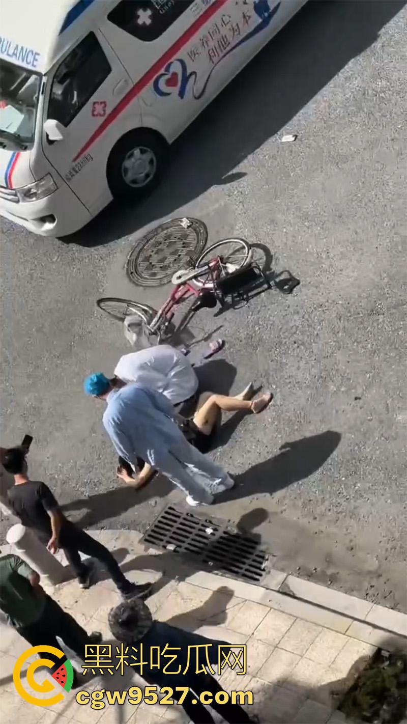 广东揭阳恐怖凶案现场，榕城东寨一男子，被女友戴绿帽后，精神崩溃发疯，当街将女子砍死！-9