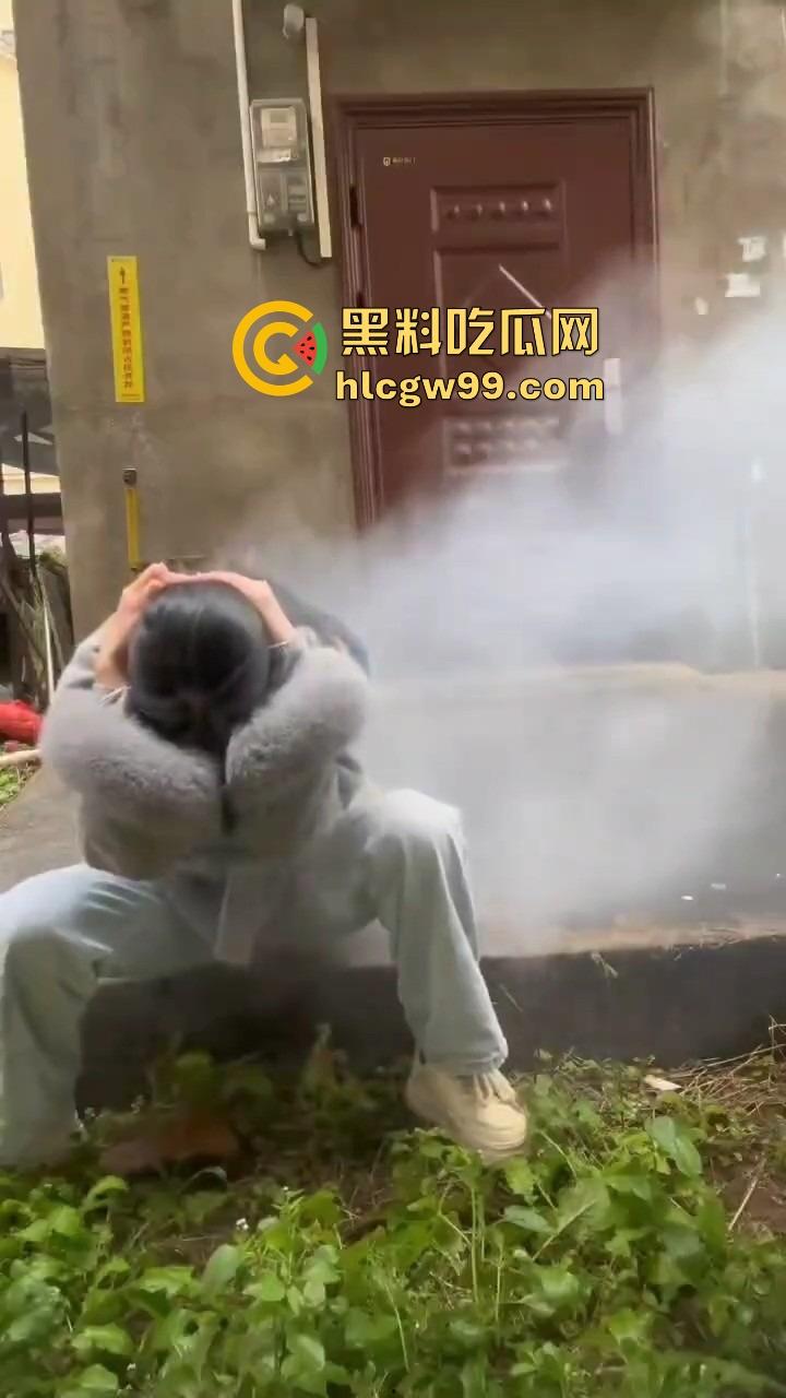 不是一家人，不进一家门！老公饭桌上点二踢脚炸饭桌，老婆家里放鞭炮炸逼治宫寒，夫妻俩比谁更硬核！-7