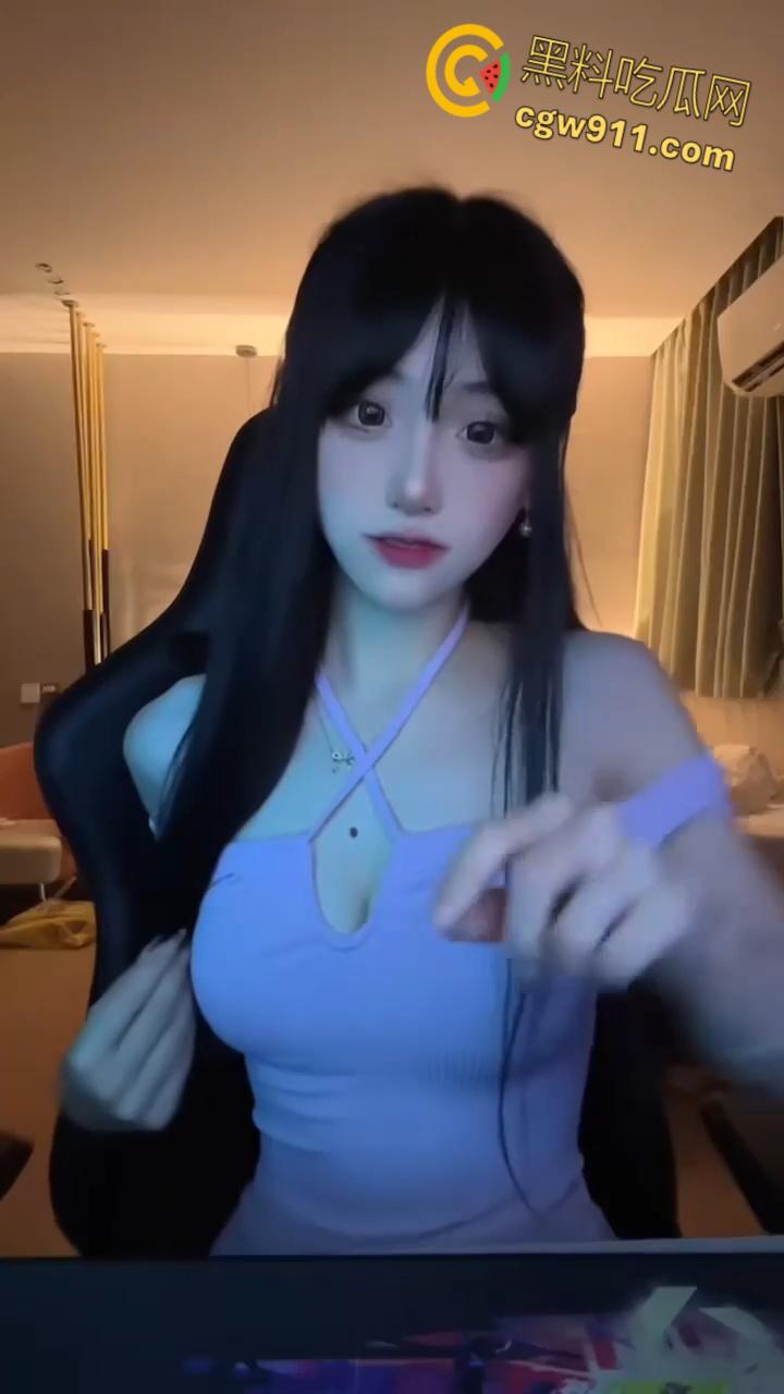 抖音擦边网红【小冰糖】，清纯颜值媚黑婊体质，给金主发制服口舌诱惑，呻吟声让人全身酥麻 ！-7