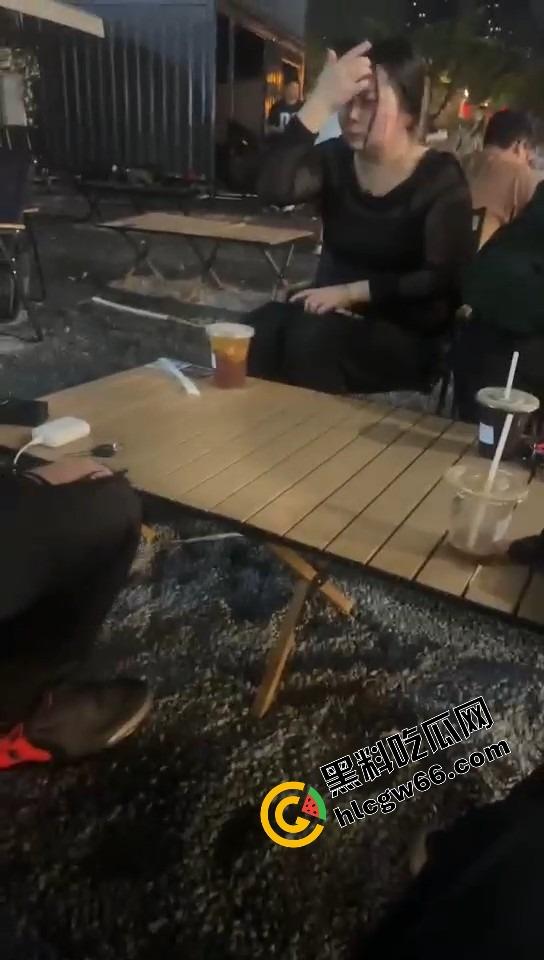 群友约炮翻车现场，照片是24岁学生妹，真人到场44岁乔碧落，哭着把炮日完谁让烧烤吃那么香？-10