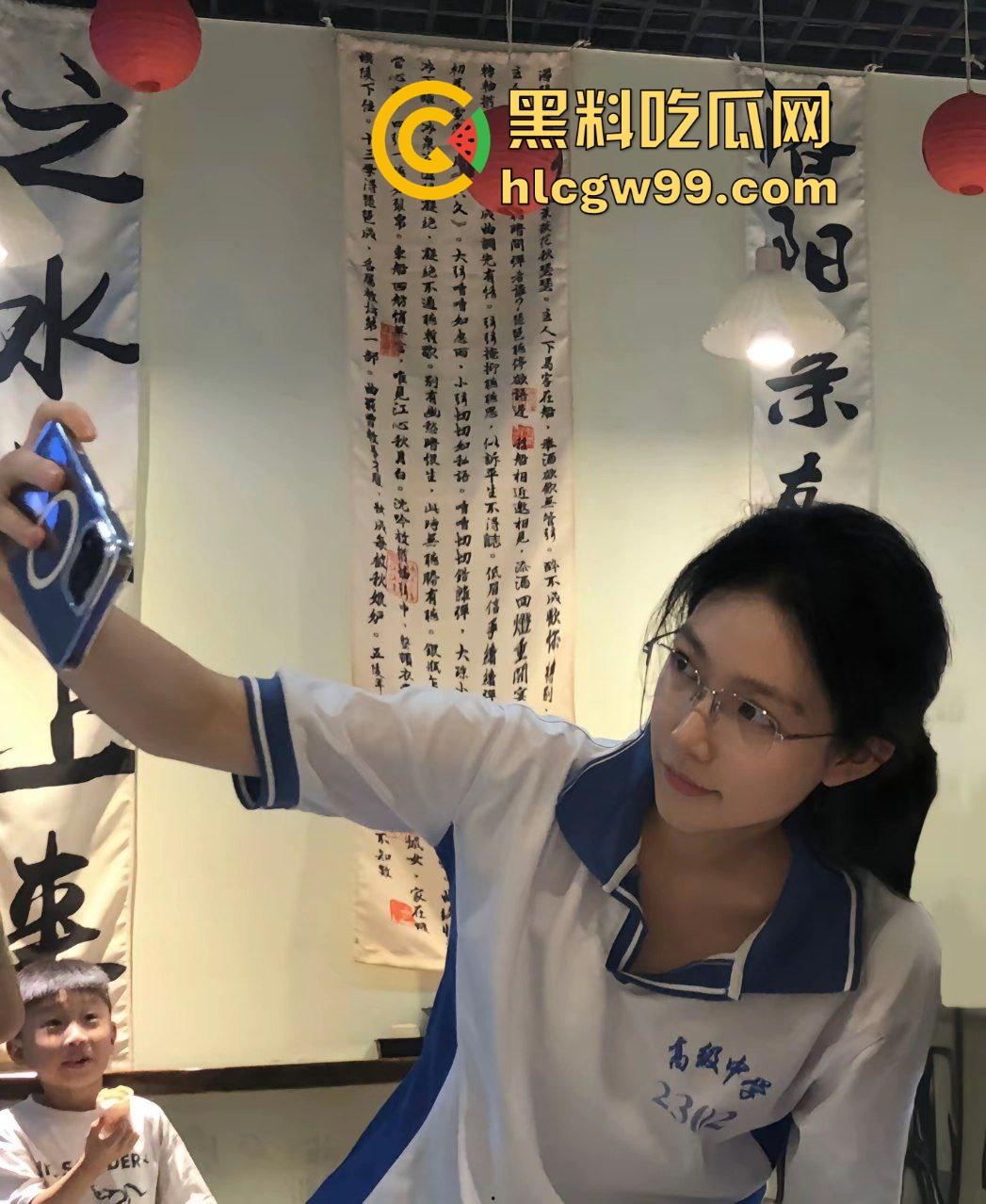 瓦房店高级中学反差小母狗【晨佳】青春年华爱上美味大鸡巴,淫荡吸蛋舔屌口爆内射!独家曝光!-4