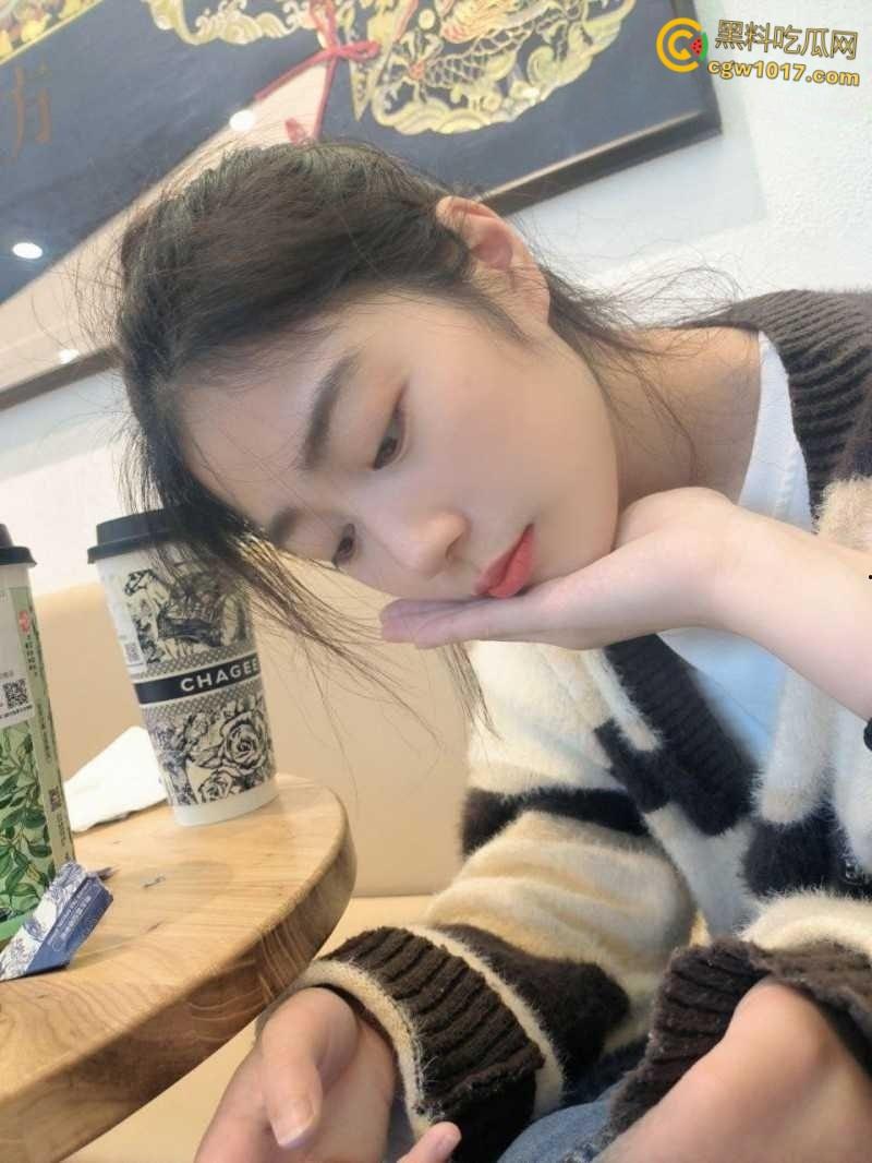 成都高颜值舞蹈老师【林渝】，难以抵抗金钱诱惑，堕落为金主性奴，胯下侍奉爆筋肉棒，口技十分了得！-3