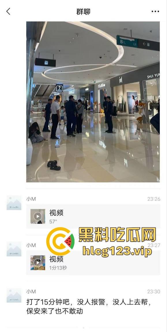 珠海街头惨烈抓小三！正妻怒揍小三十分钟，后背裸露惨叫救命，路人全程围观无人理！-1