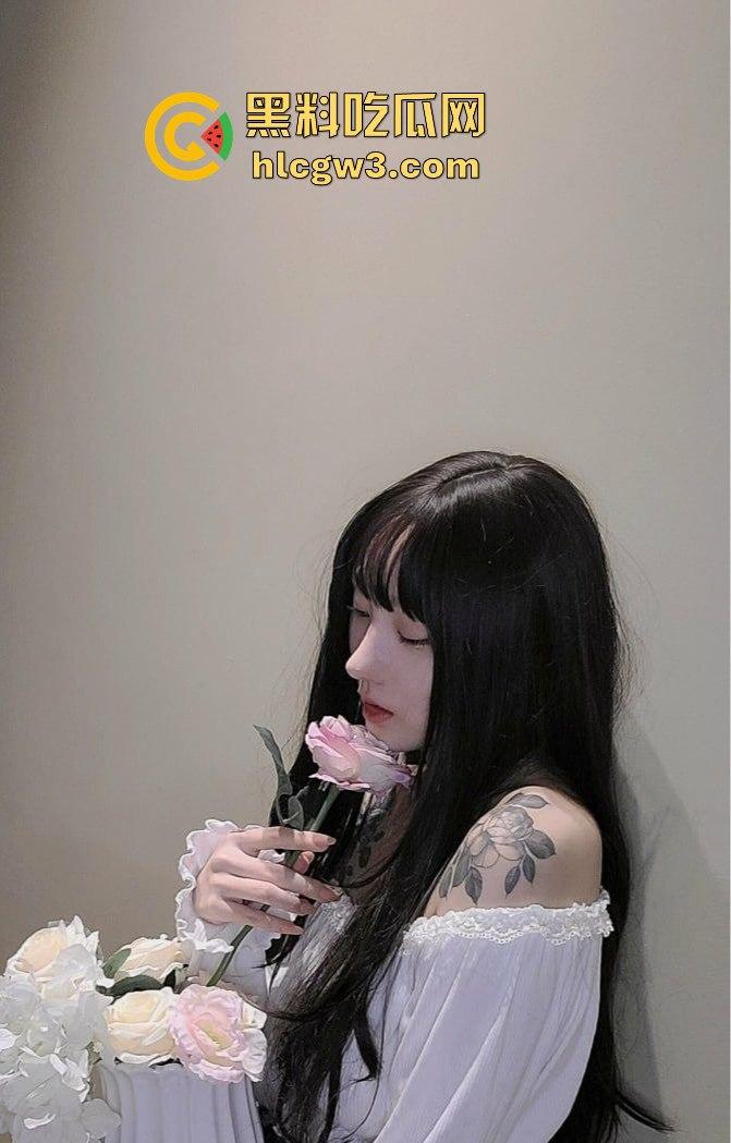 韩国极品反差白富美【BratSuyeon】私拍流出！纹身鼻钉巨乳角色扮演，嫩穴鲍鱼3P场面太猛！-6