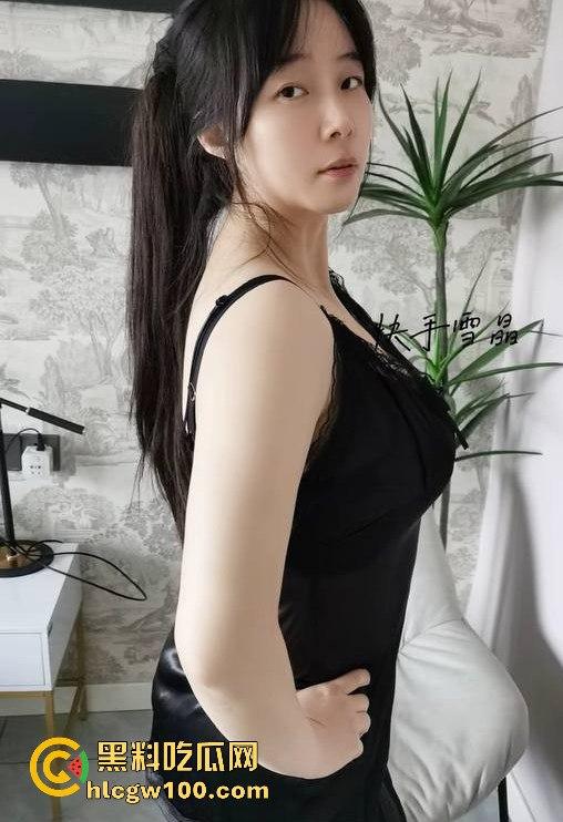 快手极品巨乳美女网红【雪晶】不雅视频流出，自慰私拍巨乳女上乘骑令人窒息。-2