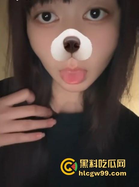 辽宁工商学院极品大三学姐【吴诗芸】给炮友拍裸照被玩腻后曝光，现实中很甜在床很骚。很有撸点！-2