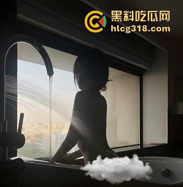 杭州极品大奶骚货【李玉婷】背着舍友拉开衣服自慰骚拍，跟网恋对象性爱视频曝光流出！-6