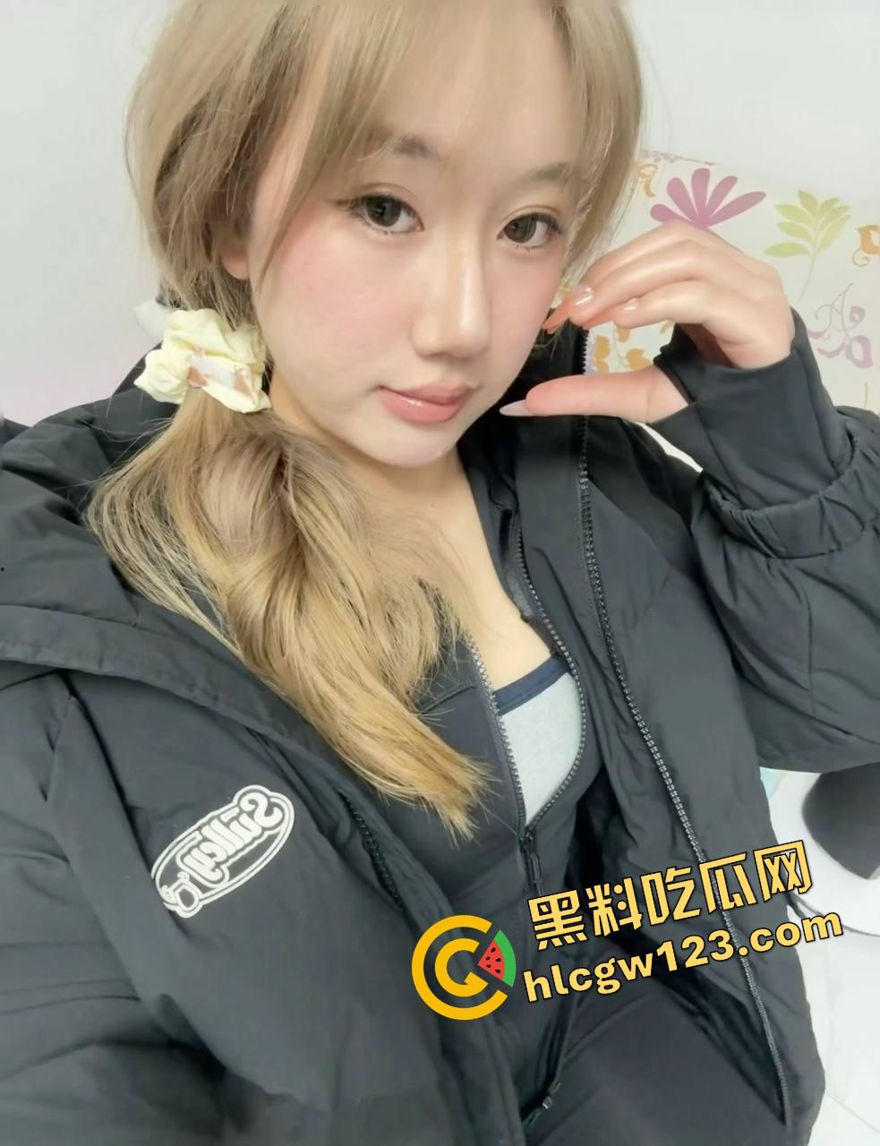 人妻疯到这地步？极品人妻小鲸鱼KTV露逼淫舞撩汉，闺蜜脱奶同台共演，现场一片荷尔蒙废墟！-3