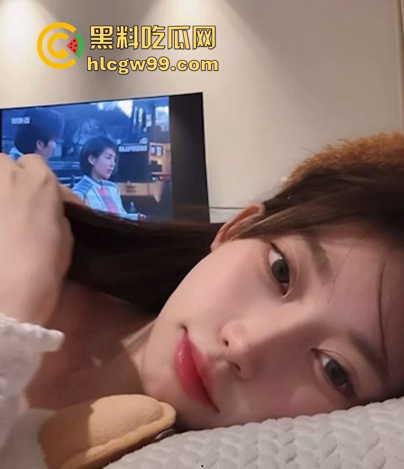 抖音高颜值网红【垚垚垚垚垚】一边直播一边被金主后入爆操，审核是睡着了吗 这都不封号？-9