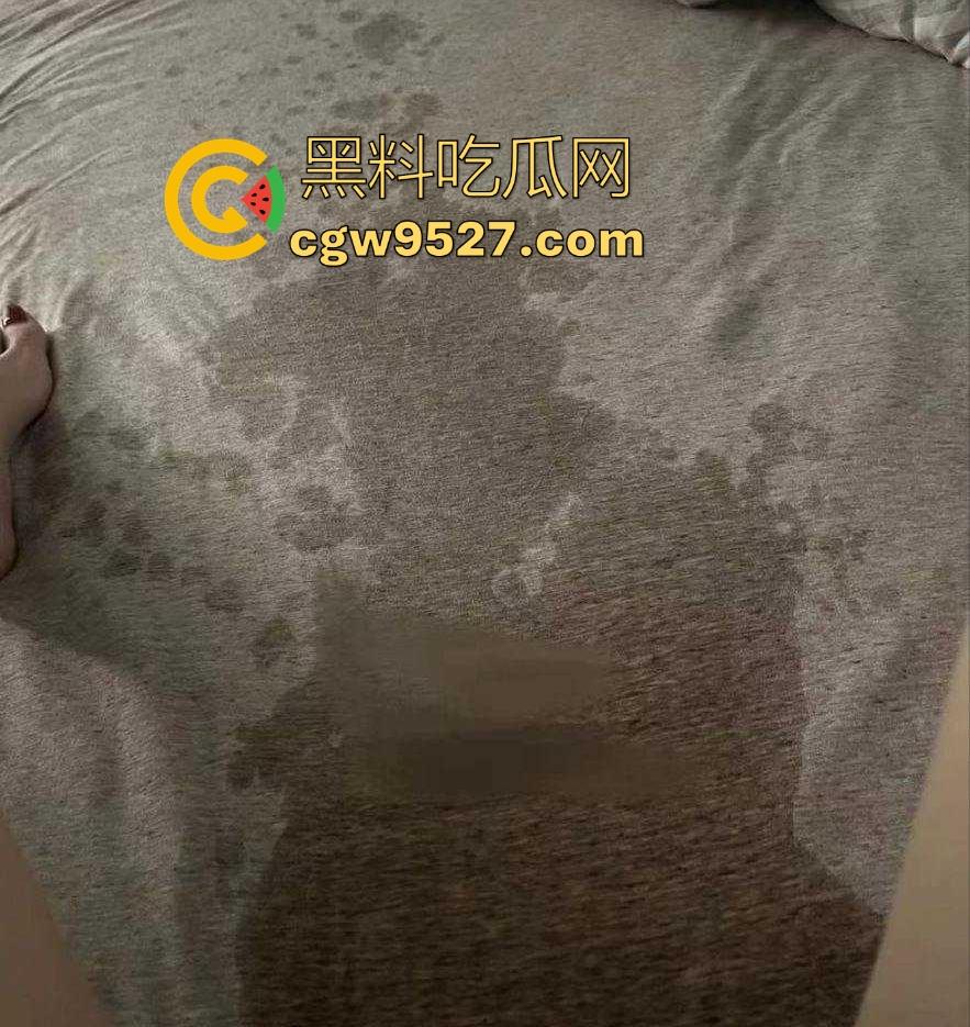 仙女约炮群聊记录曝光，屌大活好的优质男，够长够大，高潮喷水爽到极致，真是女人骚起来比男的骚得多！-8