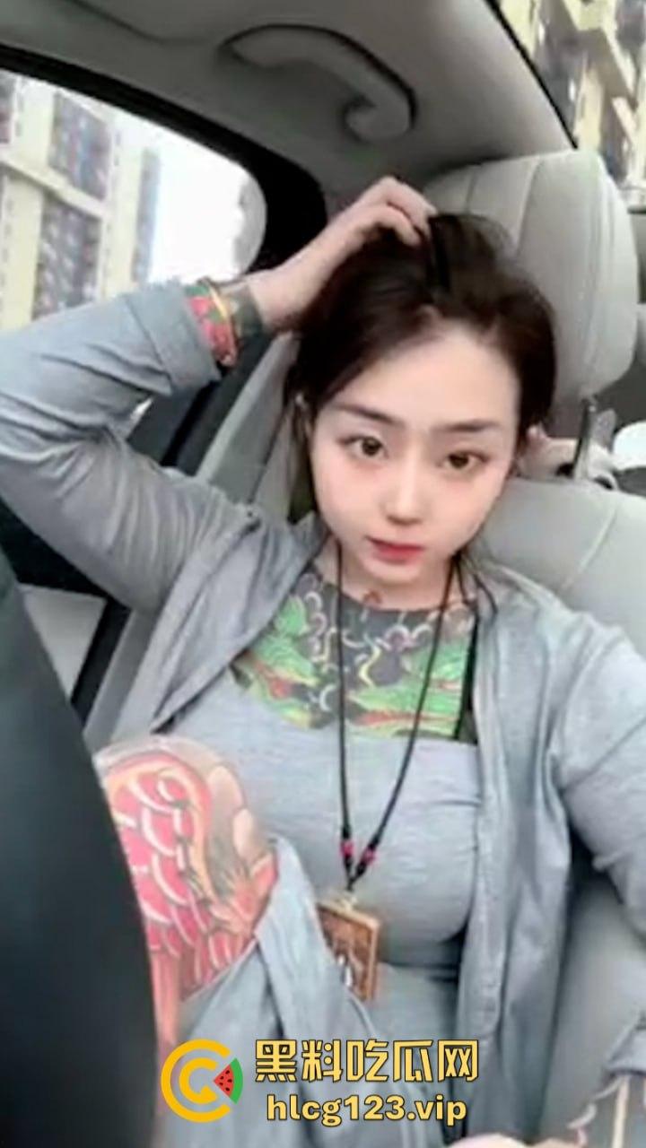 快手小网红【美美美美如】私拍除了奶子全身通体刺青 一字马疯狂甩奶是个实打实的骚货！-2