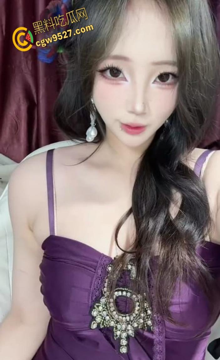 抖音巨乳网红【牛老师】，金主定制视频泄露，御姐女神跪舔水晶巨物，狂扣骚穴潮吹喷射爽炸 !-2