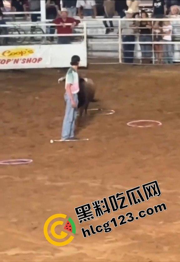 勇敢者的游戏：留在圈里拿10万美元？被牛撞一下骨折赚70万，这笔买卖真划算！-2