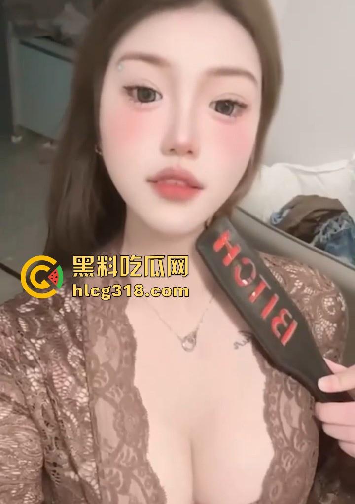 抖音擦边骚女【滢酱】 大尺度付费福利视频流出，巨乳透视蕾丝，揉胸扣穴极具诱惑，隔着屏幕都想要吃一口！-3