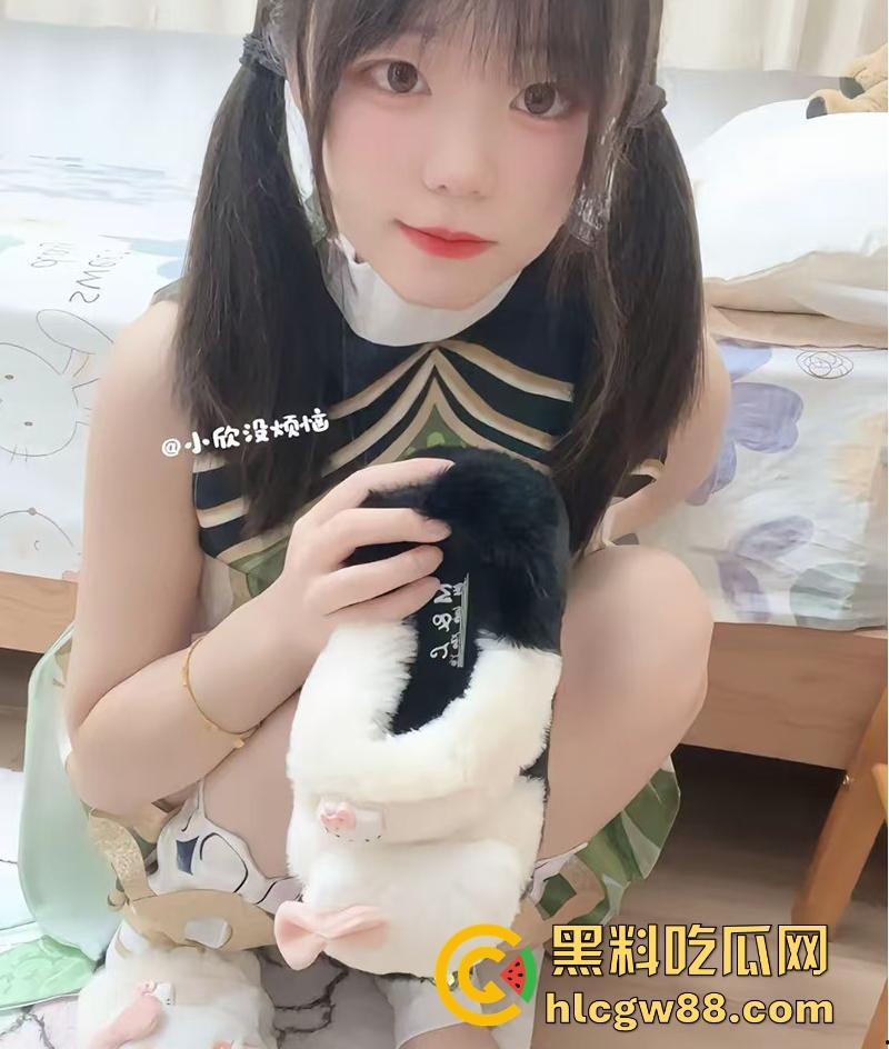 抖音美女网红【小欣没烦恼】惊爆私密足控事业 白玉嫩足 肆意挑逗 男粉丝痴狂打赏只为目睹绝美脚趾-4