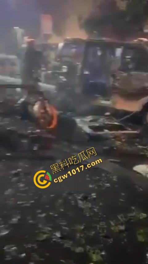 印度新德里景区爆炸震惊世人，鲜血渗透街道，8人当场死亡，惨烈火光照亮恐怖夜空，如同地狱修罗场！-6