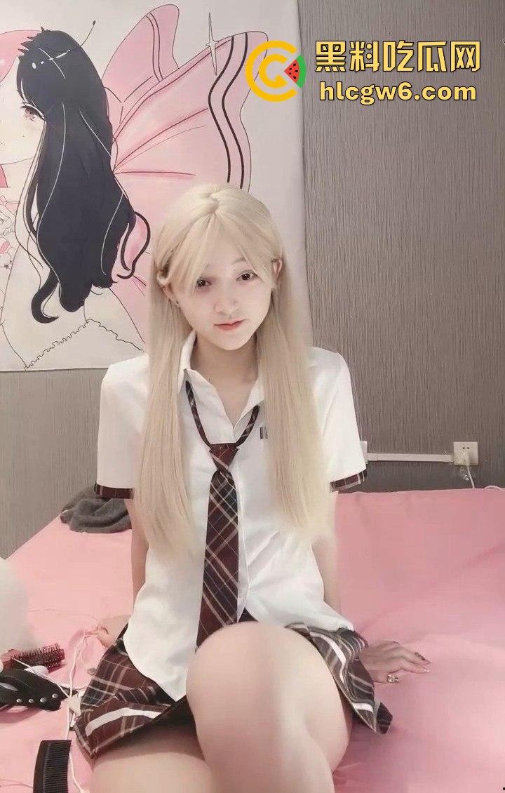 千禧年极品嫩货【娜娜】下海被猥琐大叔玩到崩溃！JK制服骚气撩人，大屌狂捅多毛嫩穴，骑乘猛操后入打桩全套！-3